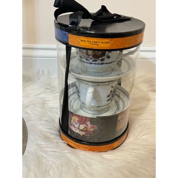 Disney Parks "On the path to Wonderland" Tea Cup and Saucer Alice In Wonderland - Picture 1 of 6